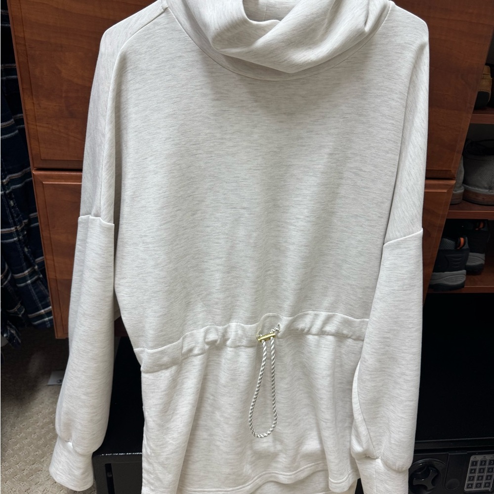 Cozy Varley Freya Sweatshirt with Drawstring